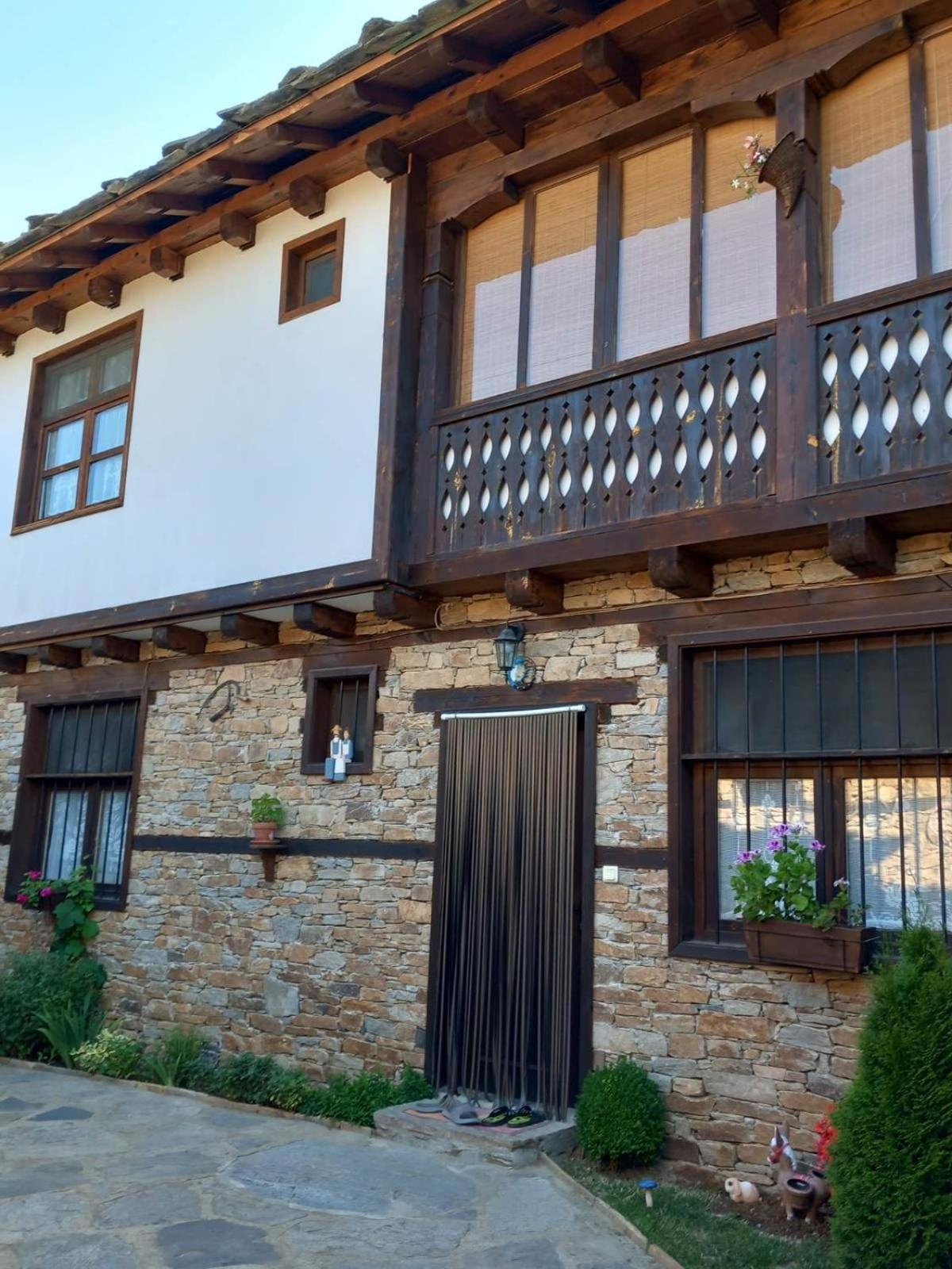 Тодорината Къща Hotel Leshten ภายนอก รูปภาพ