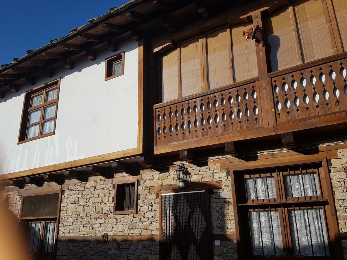 Тодорината Къща Hotel Leshten ภายนอก รูปภาพ