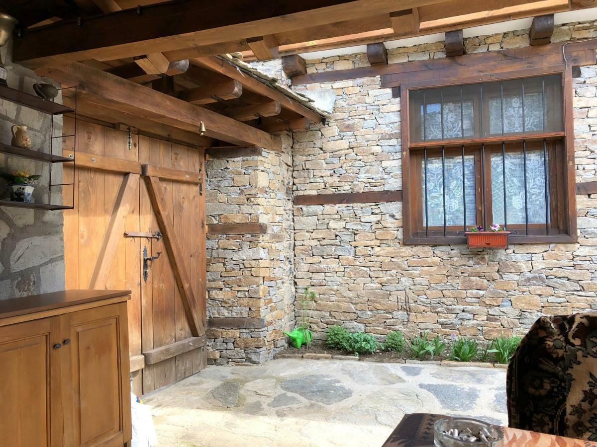 Тодорината Къща Hotel Leshten ภายนอก รูปภาพ