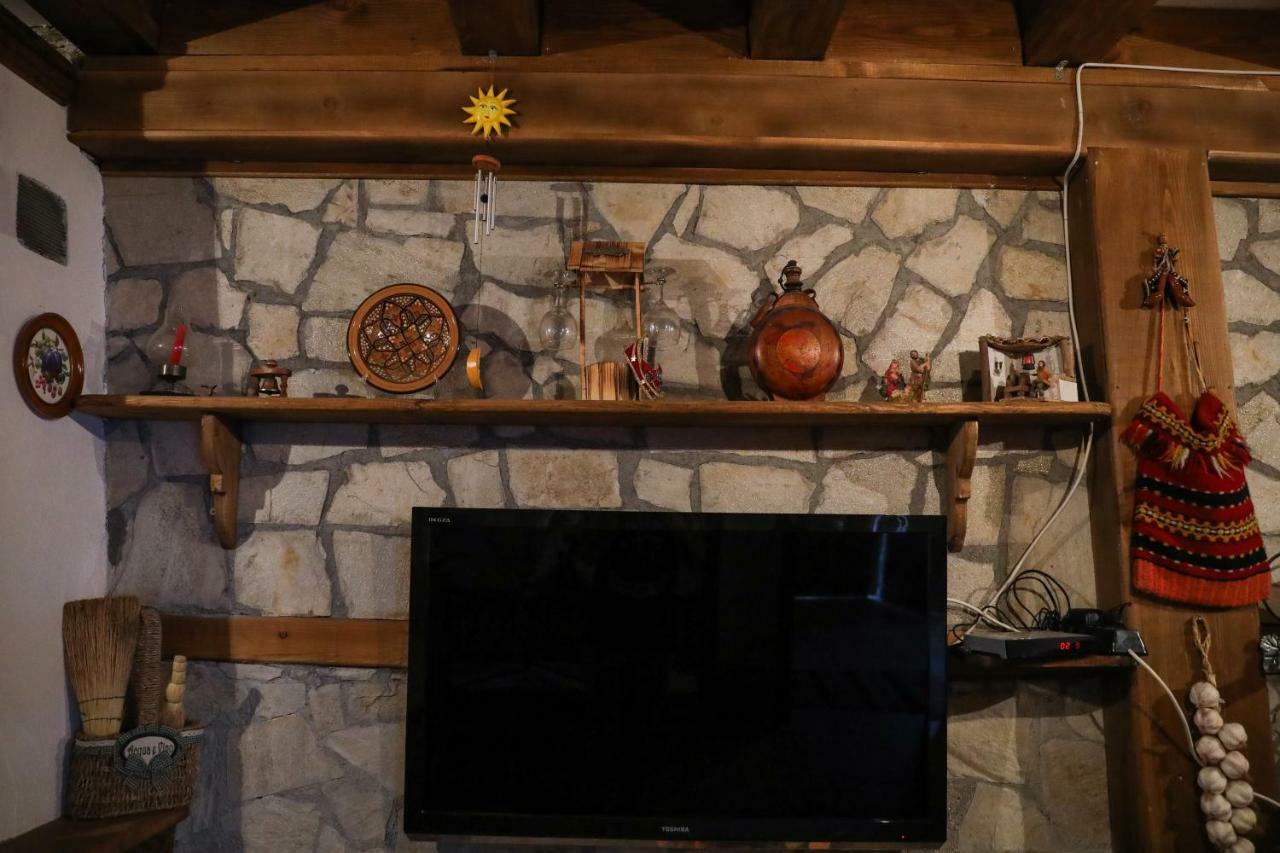 Тодорината Къща Hotel Leshten ภายนอก รูปภาพ