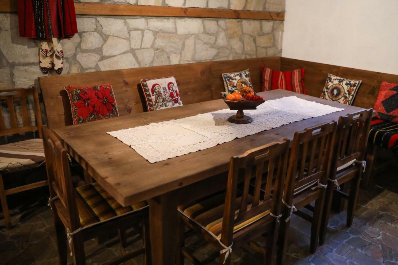 Тодорината Къща Hotel Leshten ภายนอก รูปภาพ