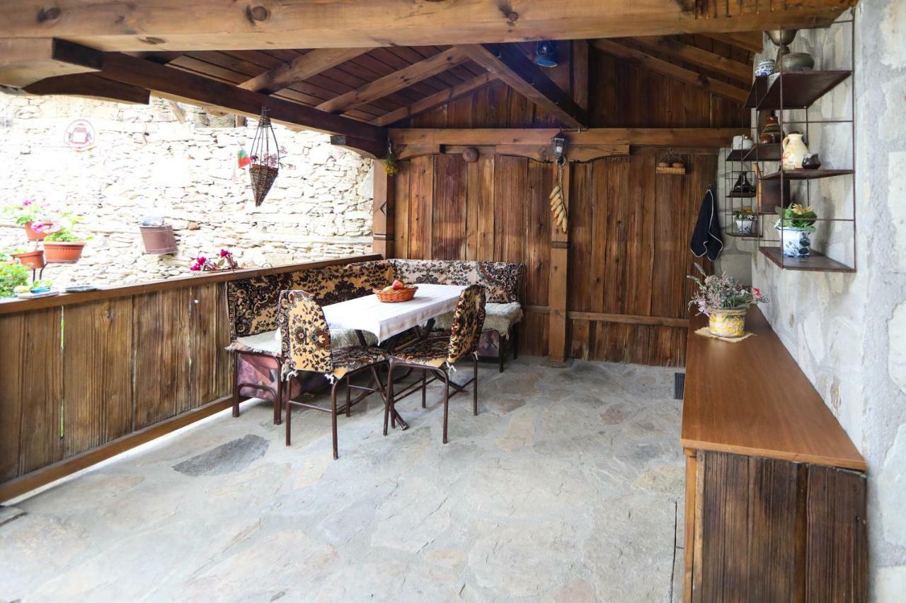Тодорината Къща Hotel Leshten ภายนอก รูปภาพ