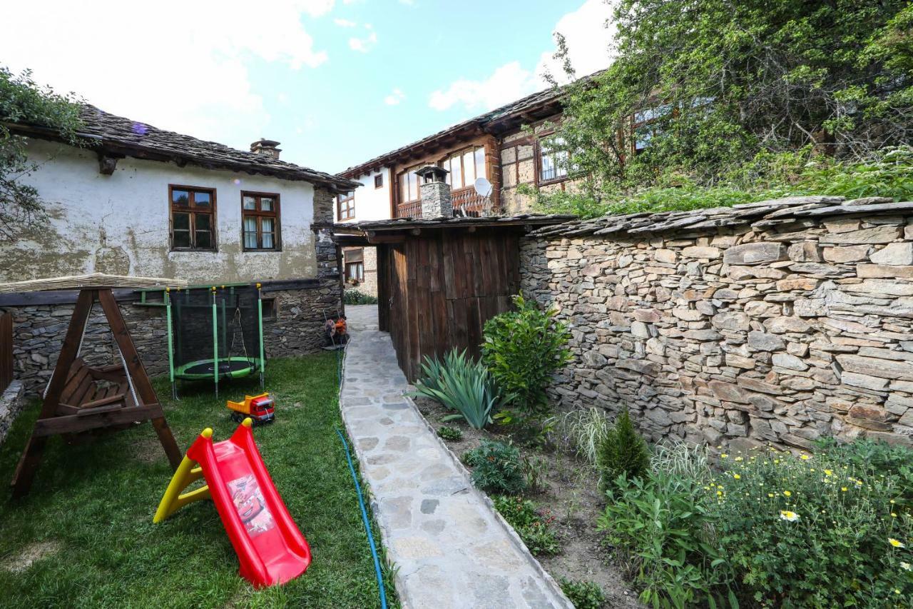 Тодорината Къща Hotel Leshten ภายนอก รูปภาพ