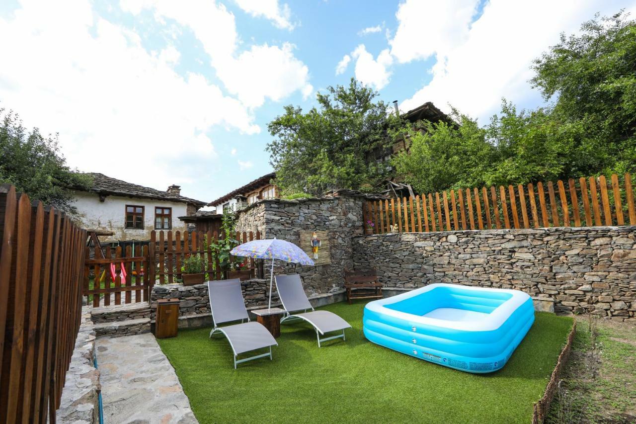 Тодорината Къща Hotel Leshten ภายนอก รูปภาพ
