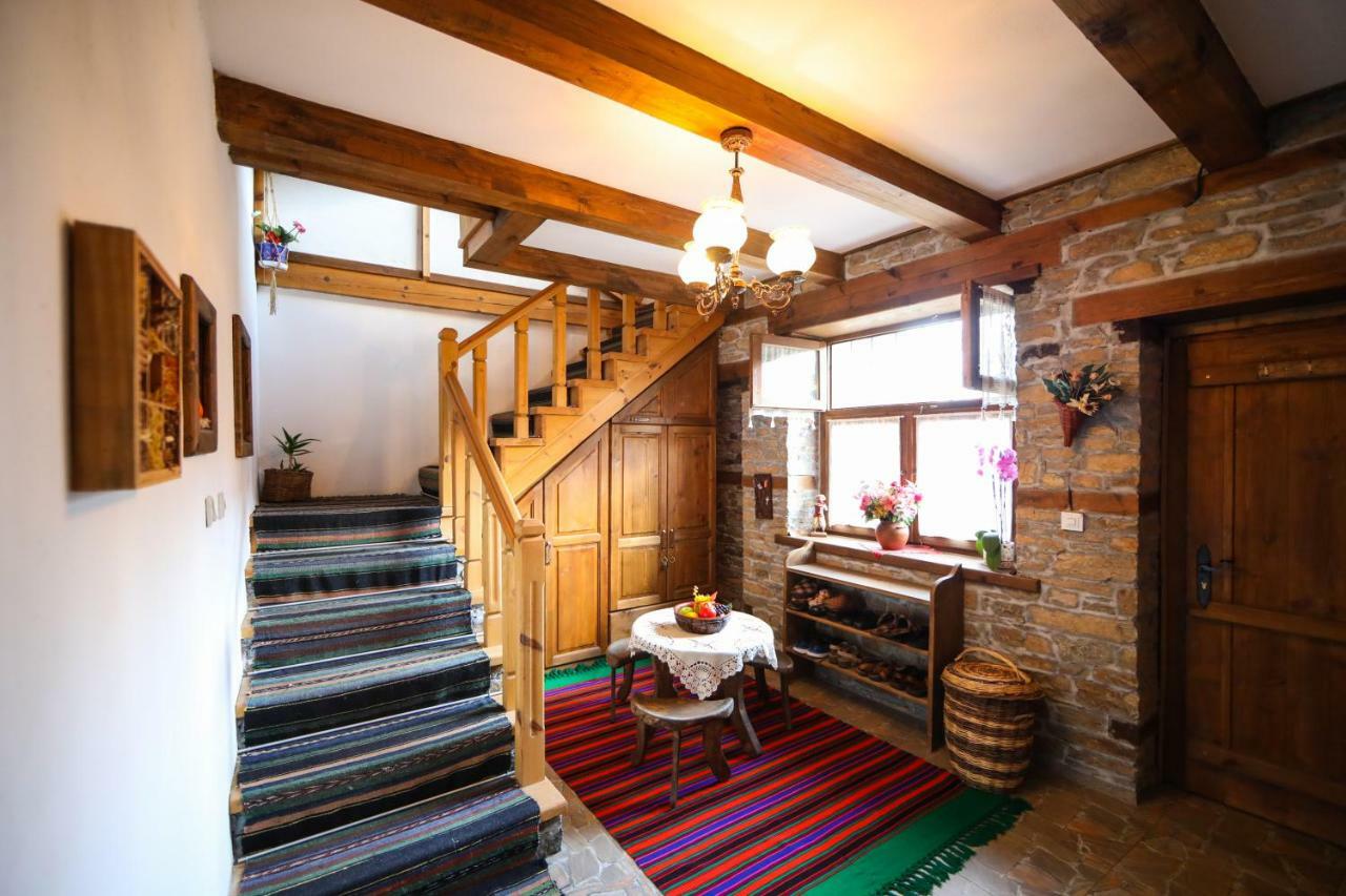 Тодорината Къща Hotel Leshten ภายนอก รูปภาพ