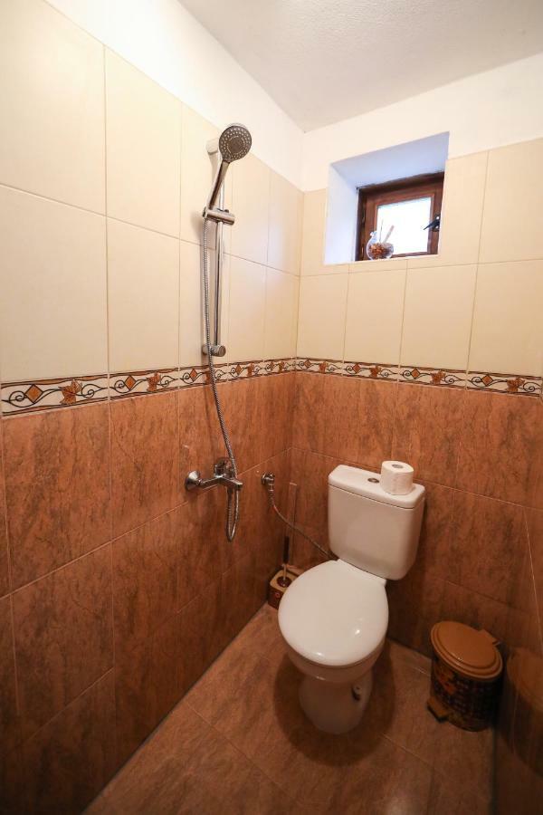 Тодорината Къща Hotel Leshten ภายนอก รูปภาพ