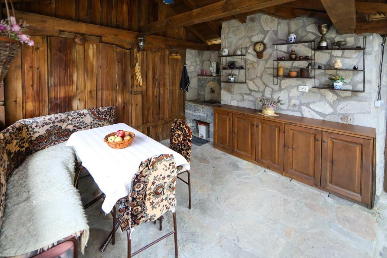 Тодорината Къща Hotel Leshten ภายนอก รูปภาพ