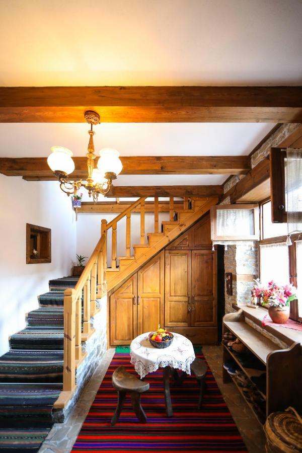 Тодорината Къща Hotel Leshten ภายนอก รูปภาพ
