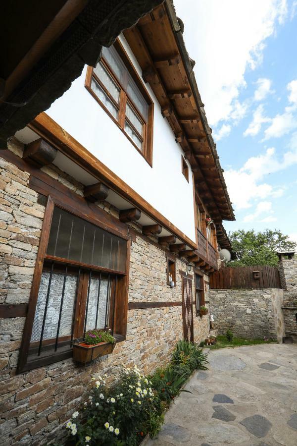 Тодорината Къща Hotel Leshten ภายนอก รูปภาพ